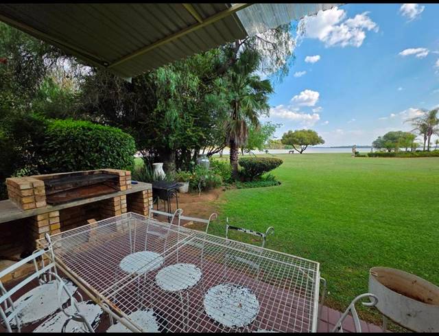 5 BEDROOM HOUSE FOR SALE IN MISTY BAY